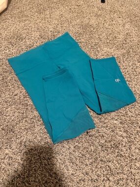 Alo Teal Leggings 7/8 Mid Waisted Leggings with Mesh Panels Size Small